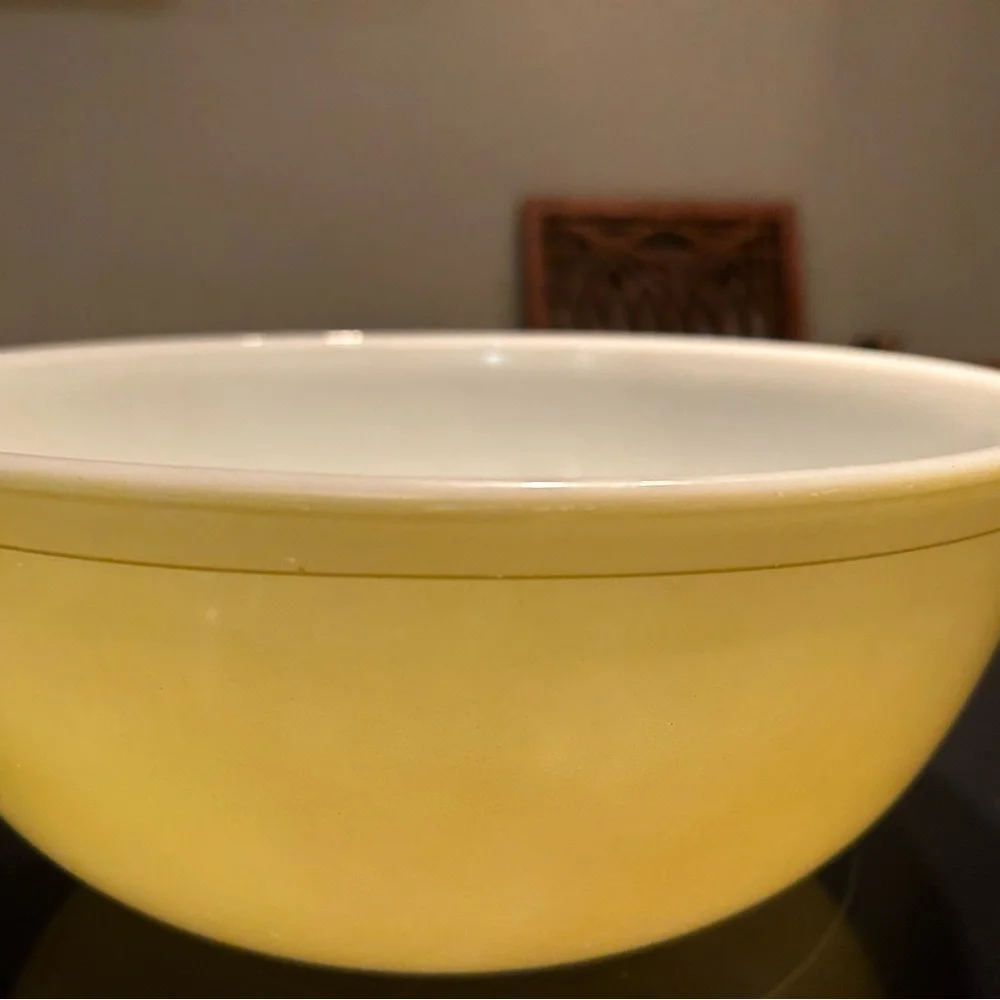 Pyrex TRADEMARK Yellow #404 “Primary Colors” Vintage Mixing Bowl 4 Qt Opal Glass